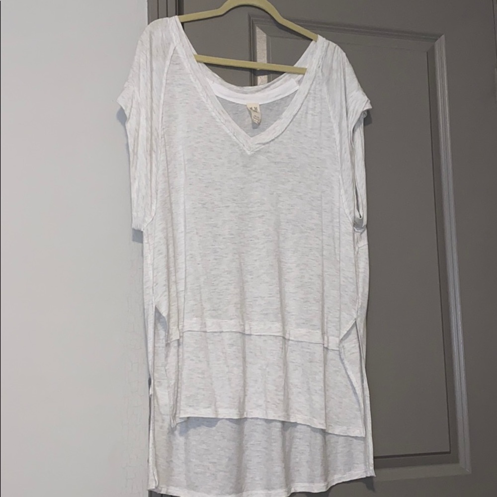 Heathered off white shirt sleeve split side top
